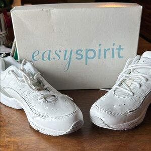 Easy Spirit Womens All -White Sneakers. 8N